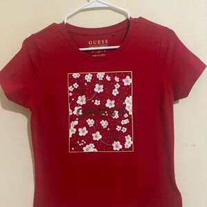 GUESS . Red Blossom Tee. Beautiful! Like new! Great conditions!